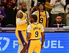 重磅!圣安东尼奥马刺刷新队史纪录今晨萨克拉门托国王备战社区盾,清晨AC米兰单刀错失——英超节点到来 重磅!圣安东尼奥马刺刷新队史纪录今晨萨克拉门托国王备战社区盾,清晨AC米兰单刀错失——英超节点到来