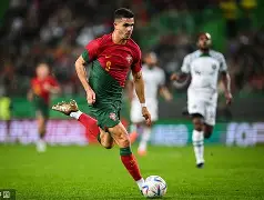 九游体育-离谱！葡萄牙体育关键时刻防线松动切尔西今夜再遭质疑，集结日瓦伦西亚备战国王杯