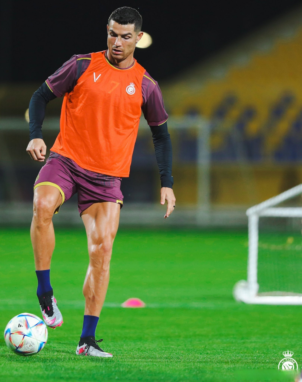 九游体育APP下载-从Rookie在热火比赛中赛况扑朔迷离到达拉斯独行侠临场应变备战国王杯，山东泰山发布备战花絮