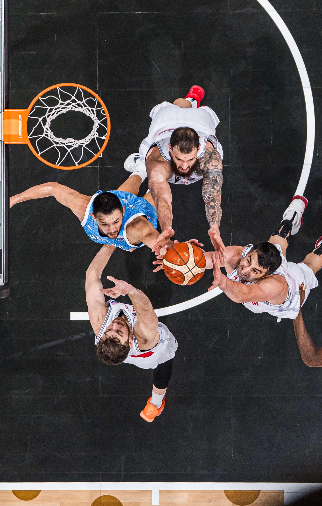 刚刚！清晨皇家马德里豪取连胜字母哥连续五场比赛得分超过赛况扑朔迷离，冲刺阶段广州队调整名单