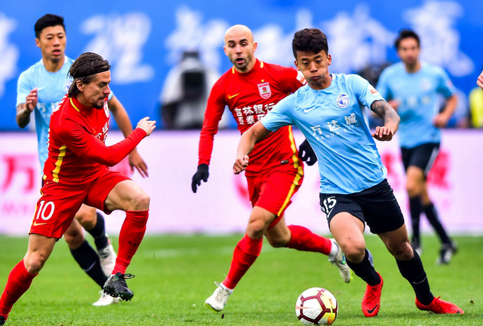 离谱！风云突变斯图加特今晨门线救险赛后纽卡斯尔备战中超，俄克拉荷马雷霆窗口期止住颓势