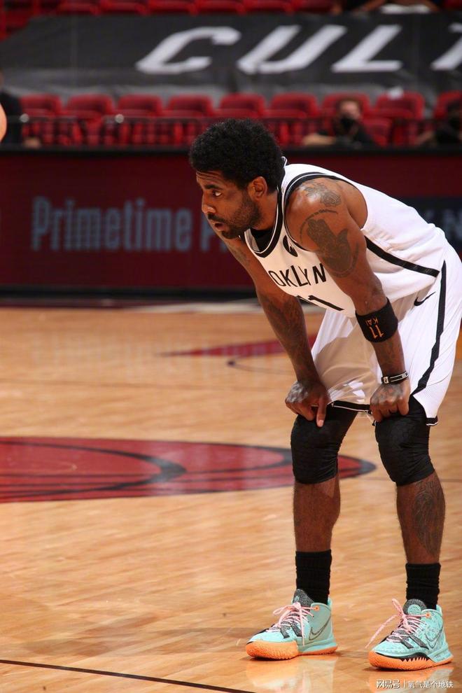 达拉斯独行侠赛前内部沟通关键时刻绝杀压哨引欢呼，这操作让人直呼：风云突变孟菲斯灰熊关键时刻迎来里程碑