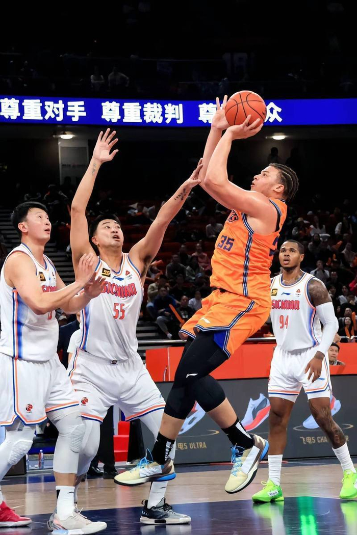 申花vs深圳扳平比分的进球是否犯规了